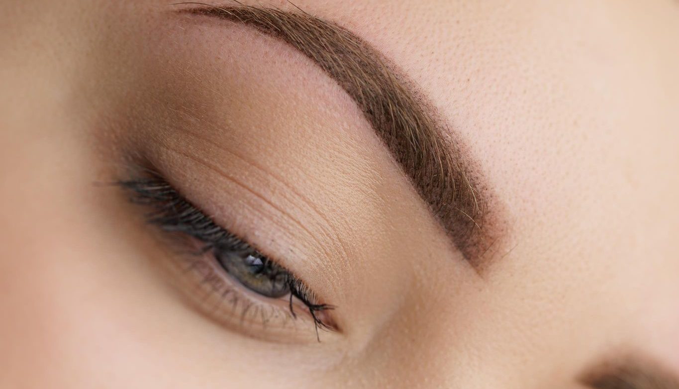 Eyebrows micropigmentation